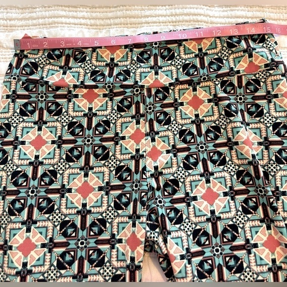 LuLaRoe Tall and Curvy Leggings - Picture 3 of 8